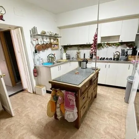 Beachfront With Heated Outdoor, Indoor Pool, Whirlpool, Sauna ! ホームステイ Duće